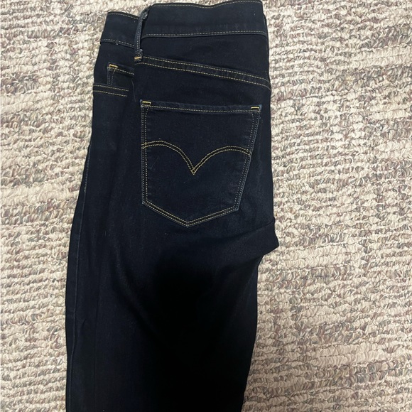 Levi’s women’s jeans, size 26 almost brand new - Picture 3 of 4
